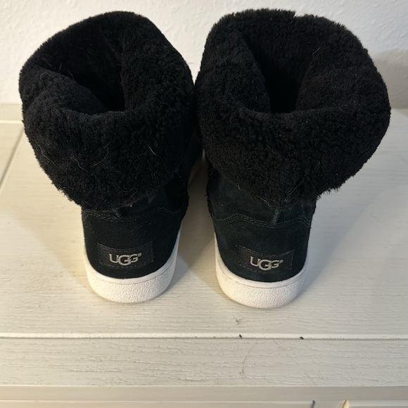 Ugg Black boot - Picture 3 of 7